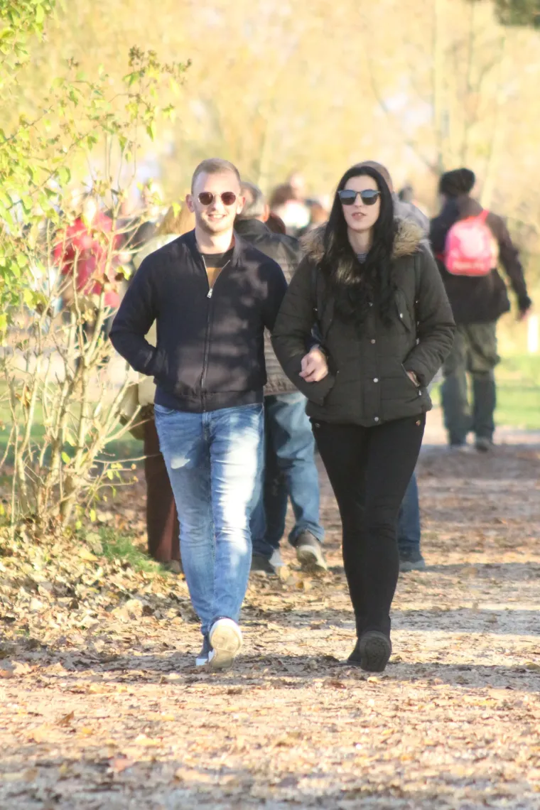 Zaljubljeni pogledi ovog romantičnog para svih su rastopili: Osmijesima nisu mogli sakriti sreću