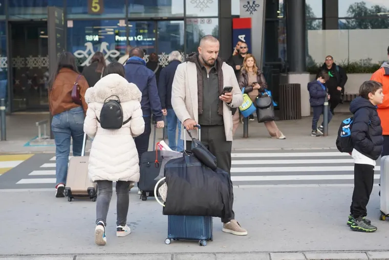 Srpske zvijezde bez trunke šminke: Ovako izgledaju kada ih paparazzi uhvate nespremne