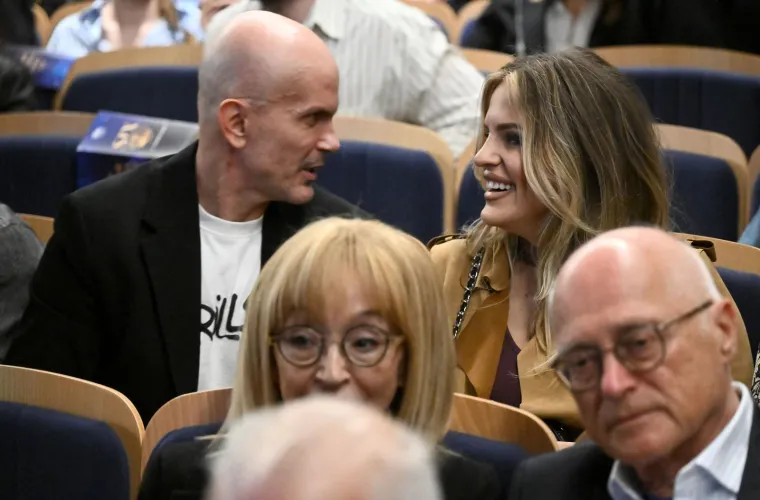 Zbog njezine ljepote se često uzima karta više: Pjevačica Colonije danas uživa u majčinstvu