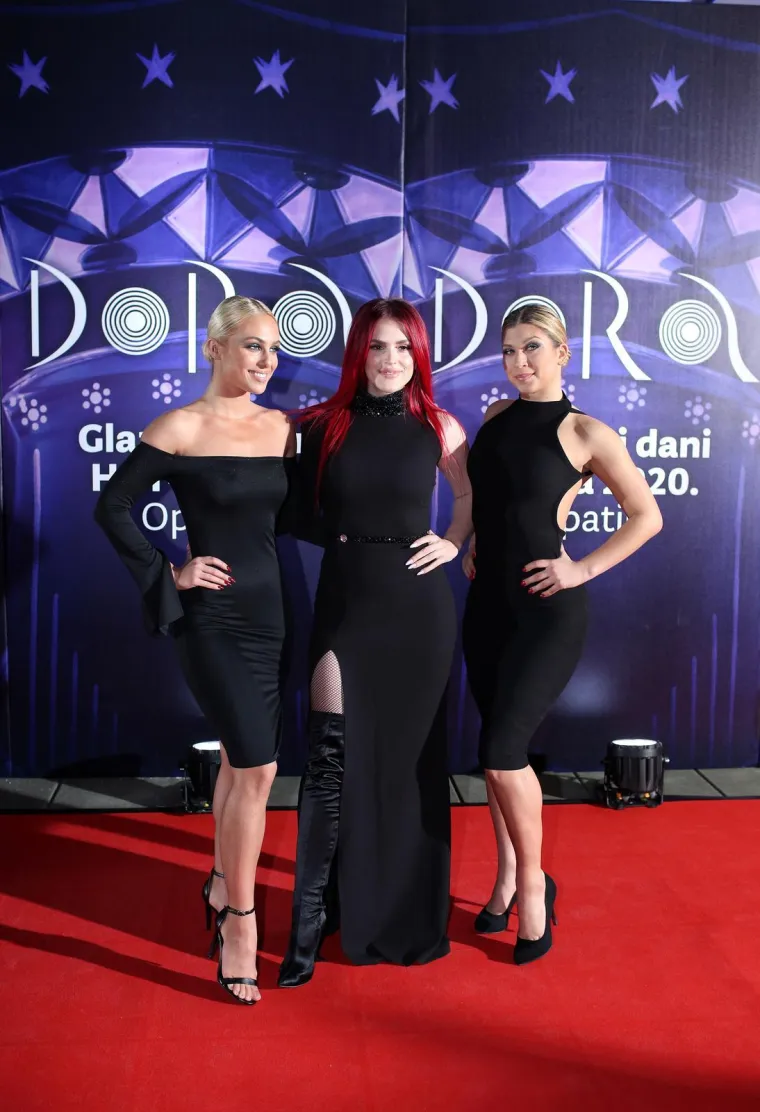 Zbog njezine ljepote se često uzima karta vi&scaron;e: Pjevačica Colonije danas uživa u majčinstvu