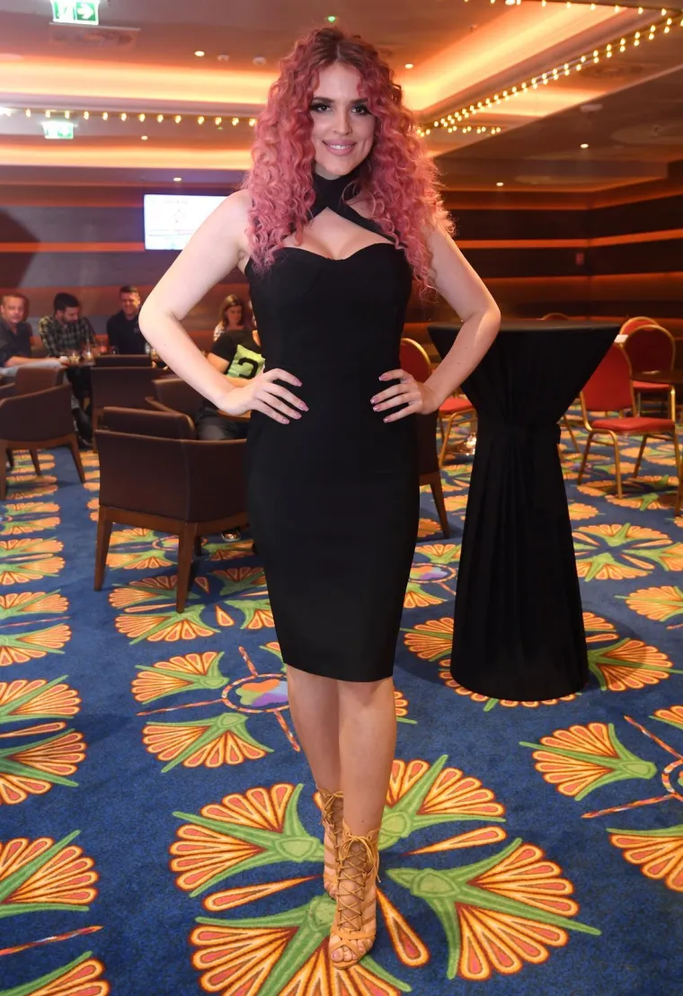 Zbog njezine ljepote se često uzima karta vi&scaron;e: Pjevačica Colonije danas uživa u majčinstvu