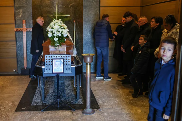 Posljednji ispraćaj džentlmena Rudija: Ogromna tuga legendi za jedinog Belina uz posebnu pjesmu