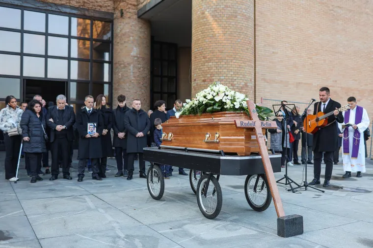 Posljednji ispraćaj džentlmena Rudija: Ogromna tuga legendi za jedinog Belina uz posebnu pjesmu