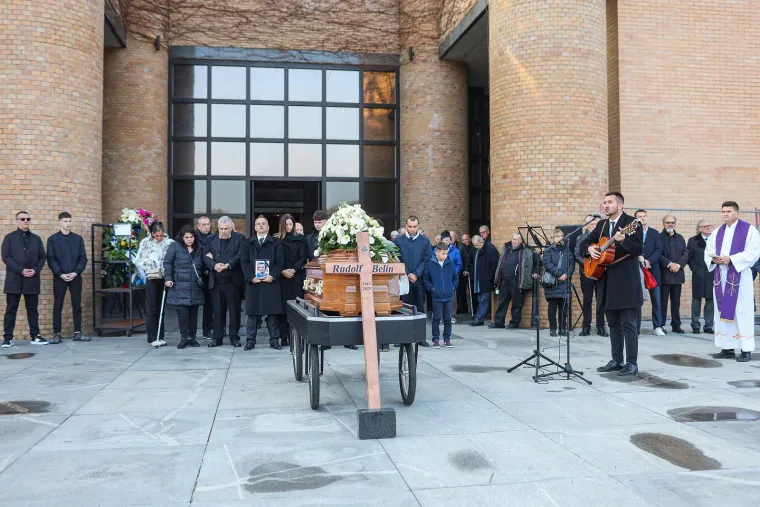 Posljednji ispraćaj džentlmena Rudija: Ogromna tuga legendi za jedinog Belina uz posebnu pjesmu
