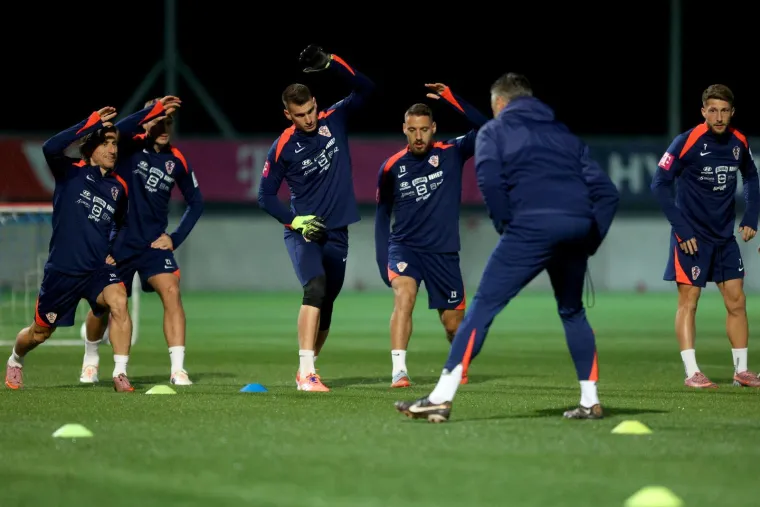 Evo kako je pro&scaron;ao prvi trening: Kapetan Modrić stao uz suigrača koji prolazi kroz najteži period