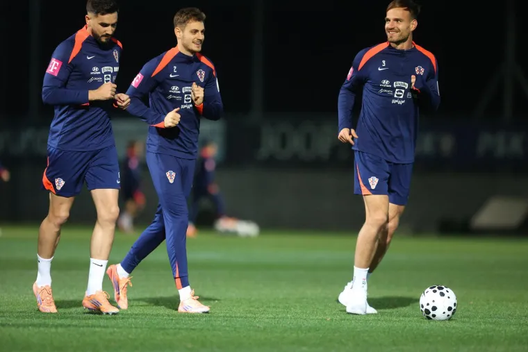 Evo kako je pro&scaron;ao prvi trening: Kapetan Modrić stao uz suigrača koji prolazi kroz najteži period