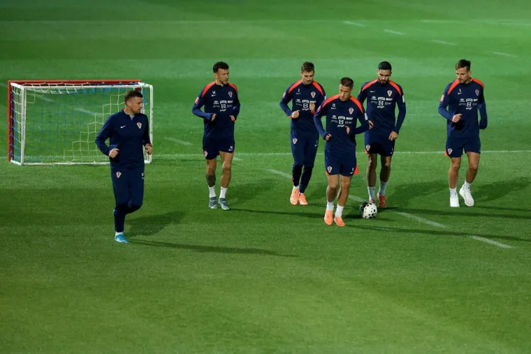 Evo kako je pro&scaron;ao prvi trening: Kapetan Modrić stao uz suigrača koji prolazi kroz najteži period