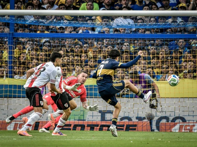 Dua Lipa na najluđem derbiju! Nije mogla vjerovati čemu svjedoči, a onda se pojavio on