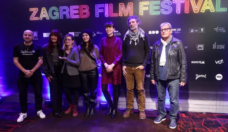 Svi pogledi na Ivani Kekin i Ani Maras Harmander: Zablistale na premijeri