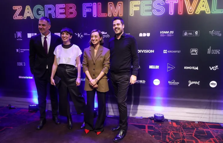 Svi pogledi na Ivani Kekin i Ani Maras Harmander: Zablistale na premijeri