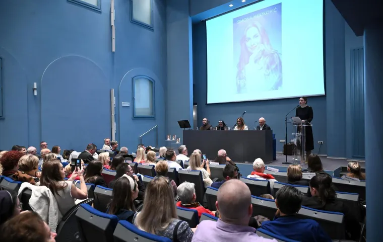 Simona Mijoković predstavila &scaron;okantnu biografiju, evo kako je izgledala promocija