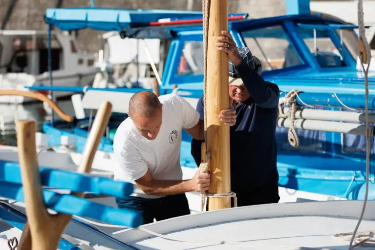 Dok su jedni gledali u brodove, ostali su se okretali za njom: Zgodna Zadranka prošetala uvalom