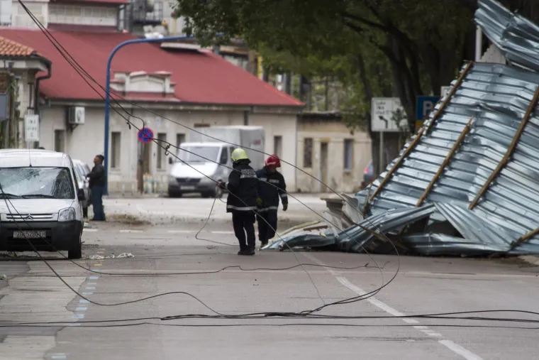 Hrvatski grad poharalo je toga dana žestoko nevrijeme: Letjeli su krovovi, padale grane...