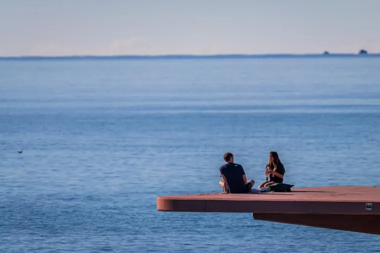 Zaljubljeni par gledao se kao da sutra ne postoji: Svi pogledi bili su uprti u njih
