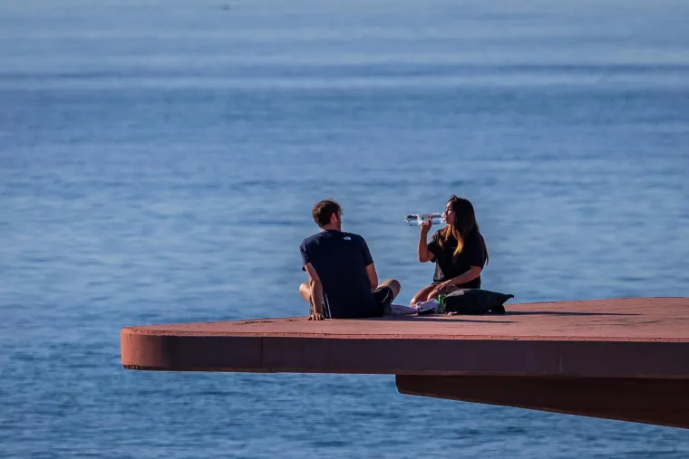 Zaljubljeni par gledao se kao da sutra ne postoji: Svi pogledi bili su uprti u njih