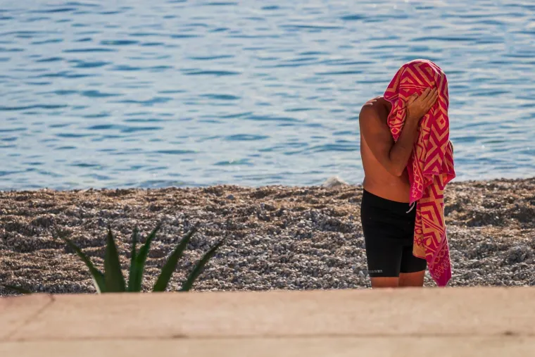 Zaljubljeni par gledao se kao da sutra ne postoji: Svi pogledi bili su uprti u njih