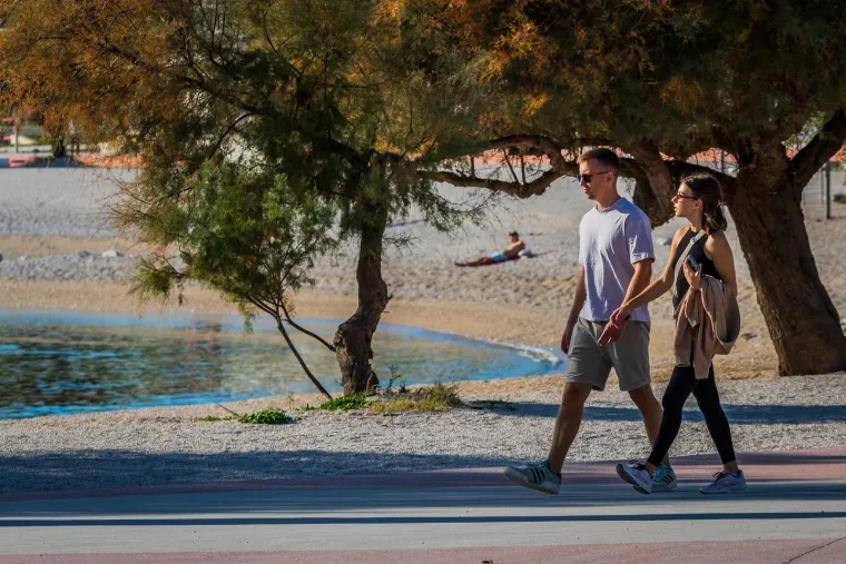 Zaljubljeni par gledao se kao da sutra ne postoji: Svi pogledi bili su uprti u njih