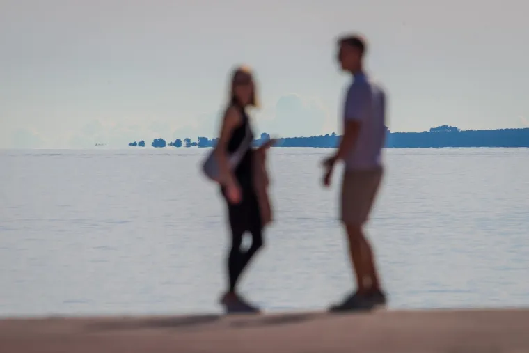 Zaljubljeni par gledao se kao da sutra ne postoji: Svi pogledi bili su uprti u njih