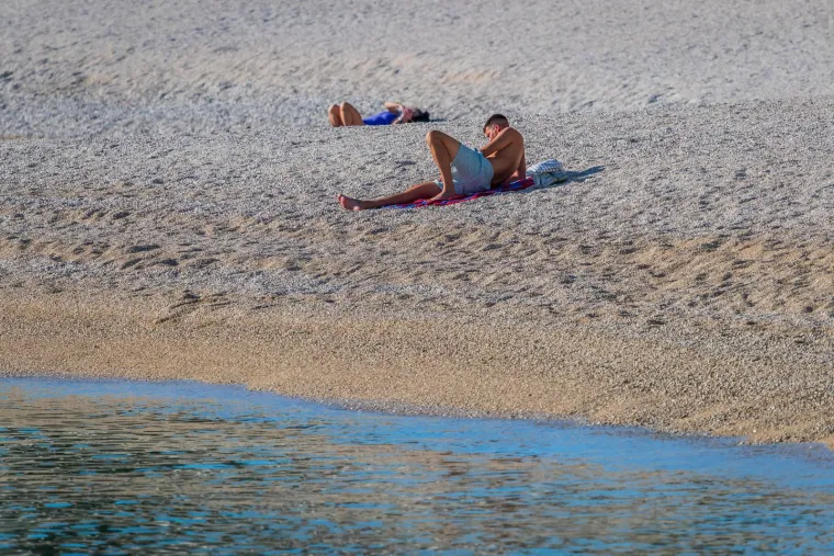 Zaljubljeni par gledao se kao da sutra ne postoji: Svi pogledi bili su uprti u njih