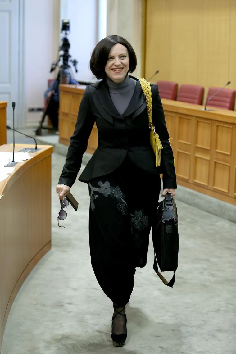 Uvijek posebna, nikad dosadna: Svi su se okretali za ovim modnim izdanjima Mirele Holy