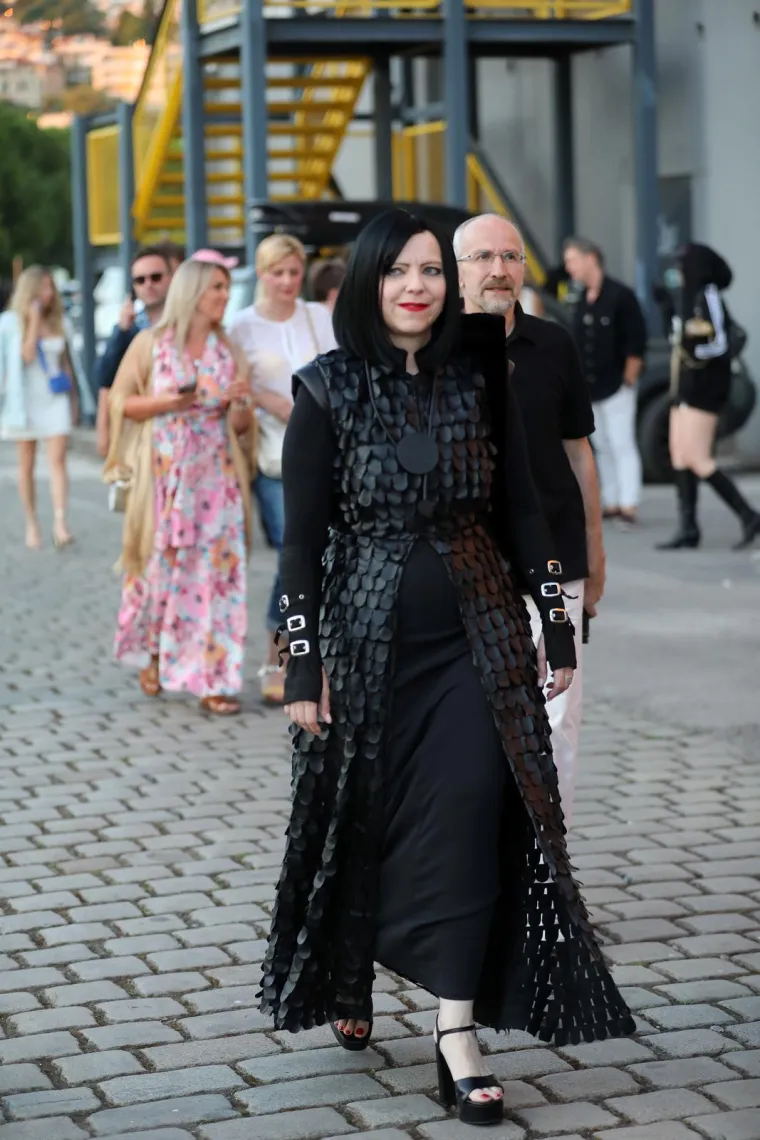 Uvijek posebna, nikad dosadna: Svi su se okretali za ovim modnim izdanjima Mirele Holy