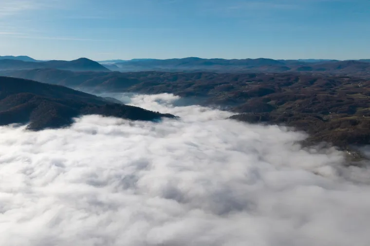Prizori koji oduzimaju dah: Znate li koji se grad krije ispod ovih oblaka?