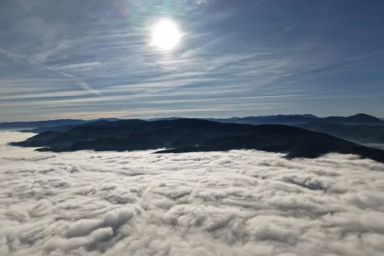 Prizori koji oduzimaju dah: Znate li koji se grad krije ispod ovih oblaka?