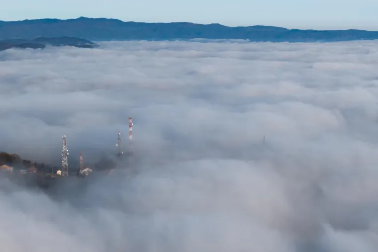 Prizori koji oduzimaju dah: Znate li koji se grad krije ispod ovih oblaka?