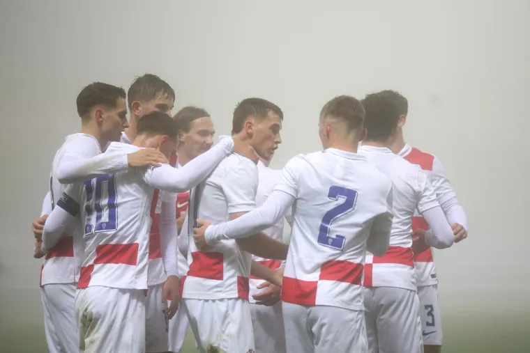 Jesu li ovo regularni uvjeti? Mladi Vatreni igrali pod nemogućim okolnostima