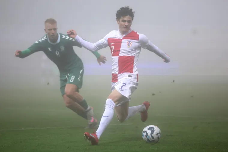 Jesu li ovo regularni uvjeti? Mladi Vatreni igrali pod nemogućim okolnostima