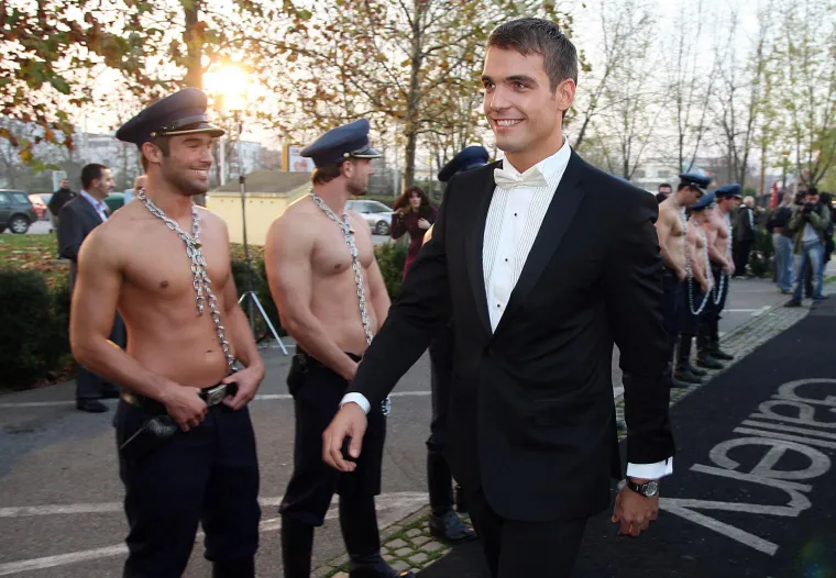 Nives Celzijus golišavi muškarci dočekali kao kraljicu: Najluđa promocija, bio i Dino Bubičić