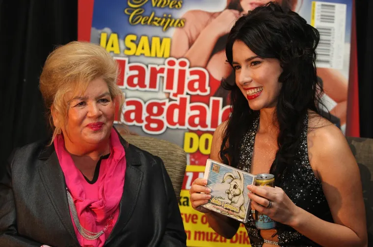 Nives Celzijus golišavi muškarci dočekali kao kraljicu: Najluđa promocija, bio i Dino Bubičić