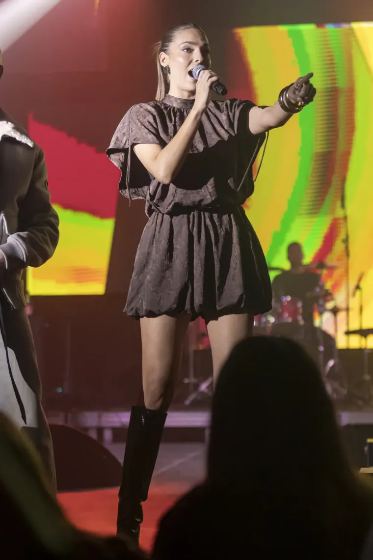 Publika plesala, ali ona je bila spektakl: Zgodna legica u zlatnoj haljinici zapalila Osijek