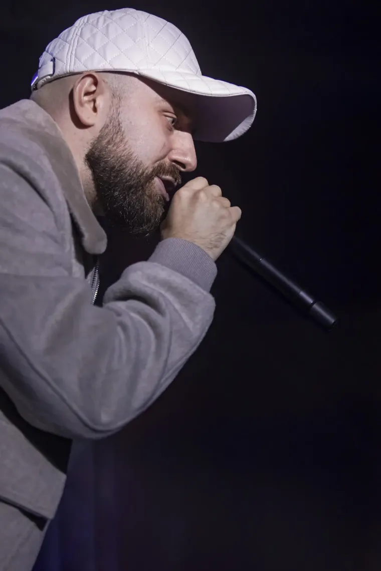 Publika plesala, ali ona je bila spektakl: Zgodna legica u zlatnoj haljinici zapalila Osijek