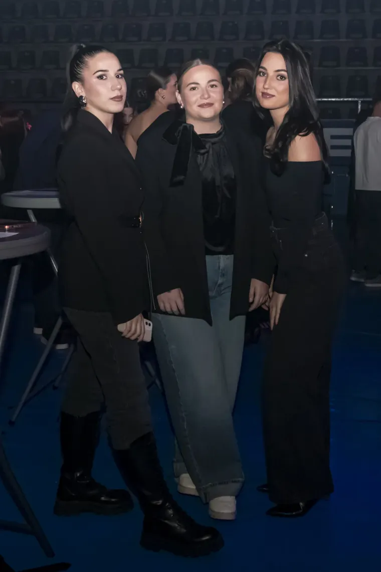 Publika plesala, ali ona je bila spektakl: Zgodna legica u zlatnoj haljinici zapalila Osijek