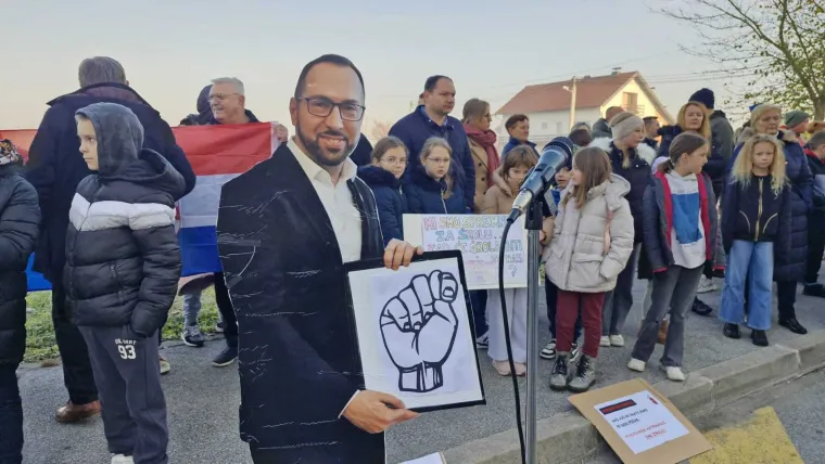 'Toma&scaron;ević' iznenadio okupljene u Donjem Dragono&scaron;cu: 'Ma, je li to stvarno on do&scaron;ao?'