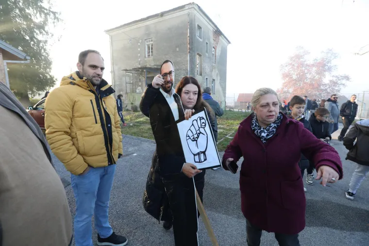 'Toma&scaron;ević' iznenadio okupljene u Donjem Dragono&scaron;cu: 'Ma, je li to stvarno on do&scaron;ao?'