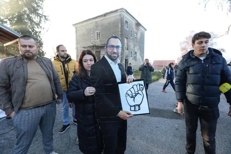 'Tomašević' iznenadio okupljene u Donjem Dragonošcu: 'Ma, je li to stvarno on došao?'
