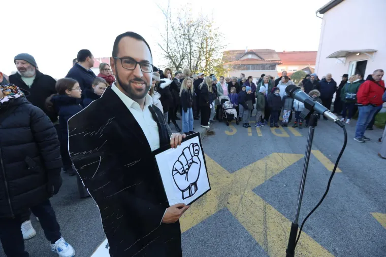 'Toma&scaron;ević' iznenadio okupljene u Donjem Dragono&scaron;cu: 'Ma, je li to stvarno on do&scaron;ao?'