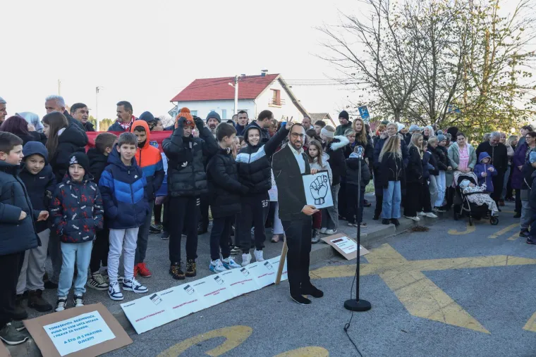 'Toma&scaron;ević' iznenadio okupljene u Donjem Dragono&scaron;cu: 'Ma, je li to stvarno on do&scaron;ao?'