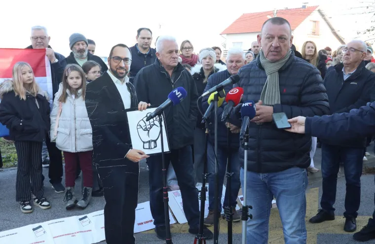 'Toma&scaron;ević' iznenadio okupljene u Donjem Dragono&scaron;cu: 'Ma, je li to stvarno on do&scaron;ao?'