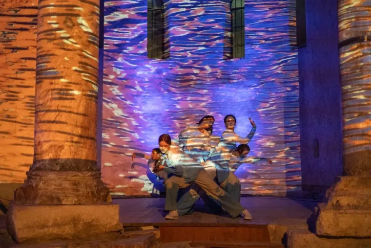 Tamnokosa Zadranka bila je magnet za znatiželjne poglede: Crna haljina stajala joj kao salivena