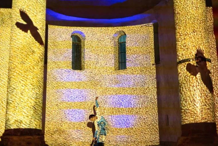 Tamnokosa Zadranka bila je magnet za znatiželjne poglede: Crna haljina stajala joj kao salivena