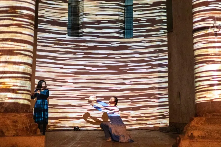 Tamnokosa Zadranka bila je magnet za znatiželjne poglede: Crna haljina stajala joj kao salivena