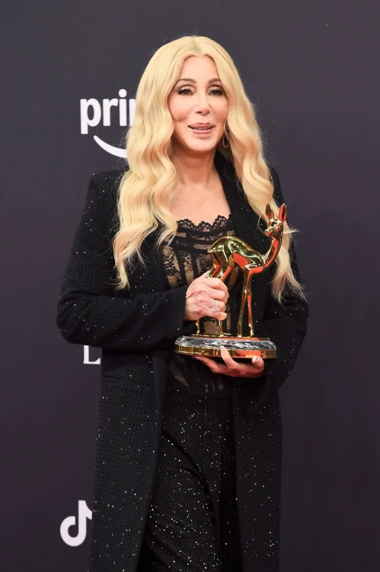 Koja joj boja najbolje stoji? Kako je Cher kroz godine mijenjala kosu