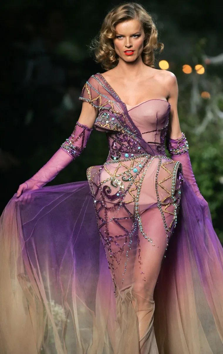 Slavna manekenka odu&scaron;evljava i u 52. godini: Zasjenila je i Irinu Shayk na poznatom događaju