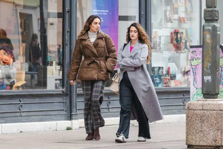 Lijepe Riječanke izdominirale Korzom: Prevrtljiv jesenski dan nisu dočekale nespremne