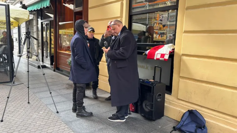 Pogledajte kako je bilo na prosvjedu desničara ispred Srpskog narodnog vijeća