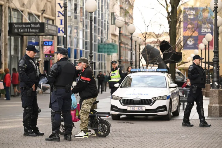 Pogledajte kako je bilo na prosvjedu desničara ispred Srpskog narodnog vijeća