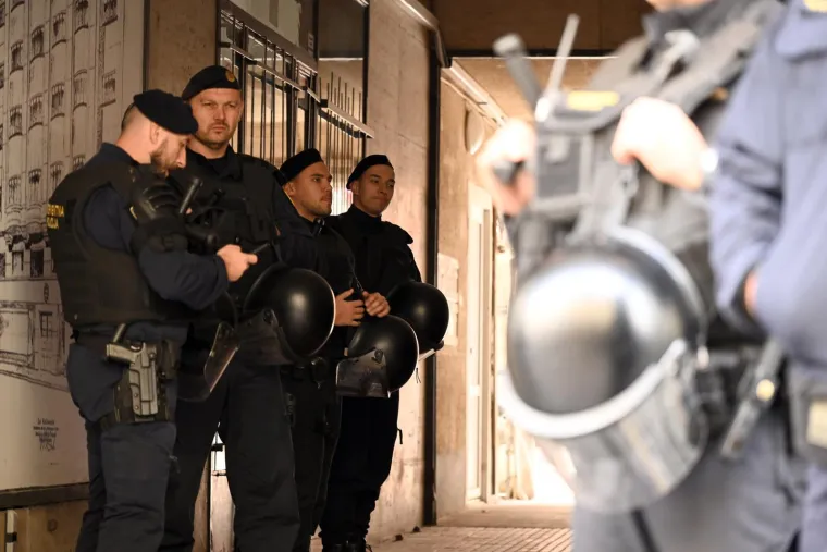 Pogledajte kako je bilo na prosvjedu desničara ispred Srpskog narodnog vijeća